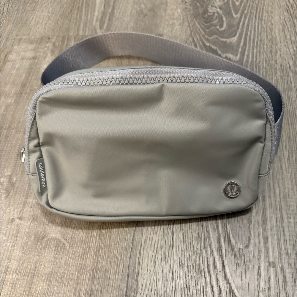 Lululemon Everywhere Beltbag 1L - Rhino Grey